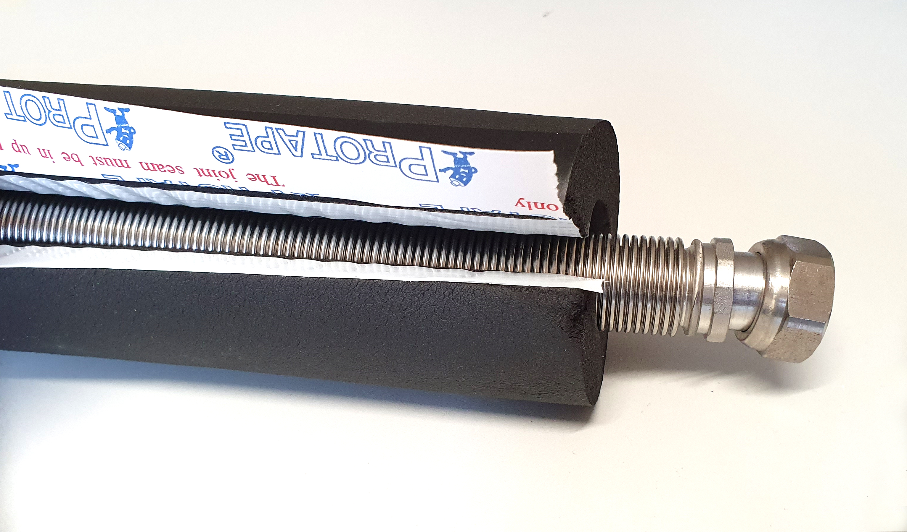 Geschlitzte Aeroflex-Rohrisolierung